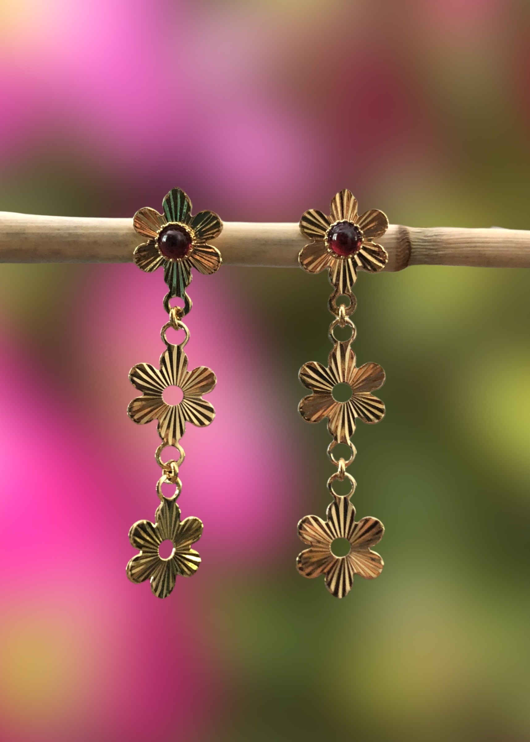 Boucles d'oreilles fleurs or grenat bouton d'or