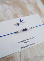 bracelet cordon ajustable en pierres porte-bonheur, petit prix fabrication artisanale. cadeau parfait pour dire merci