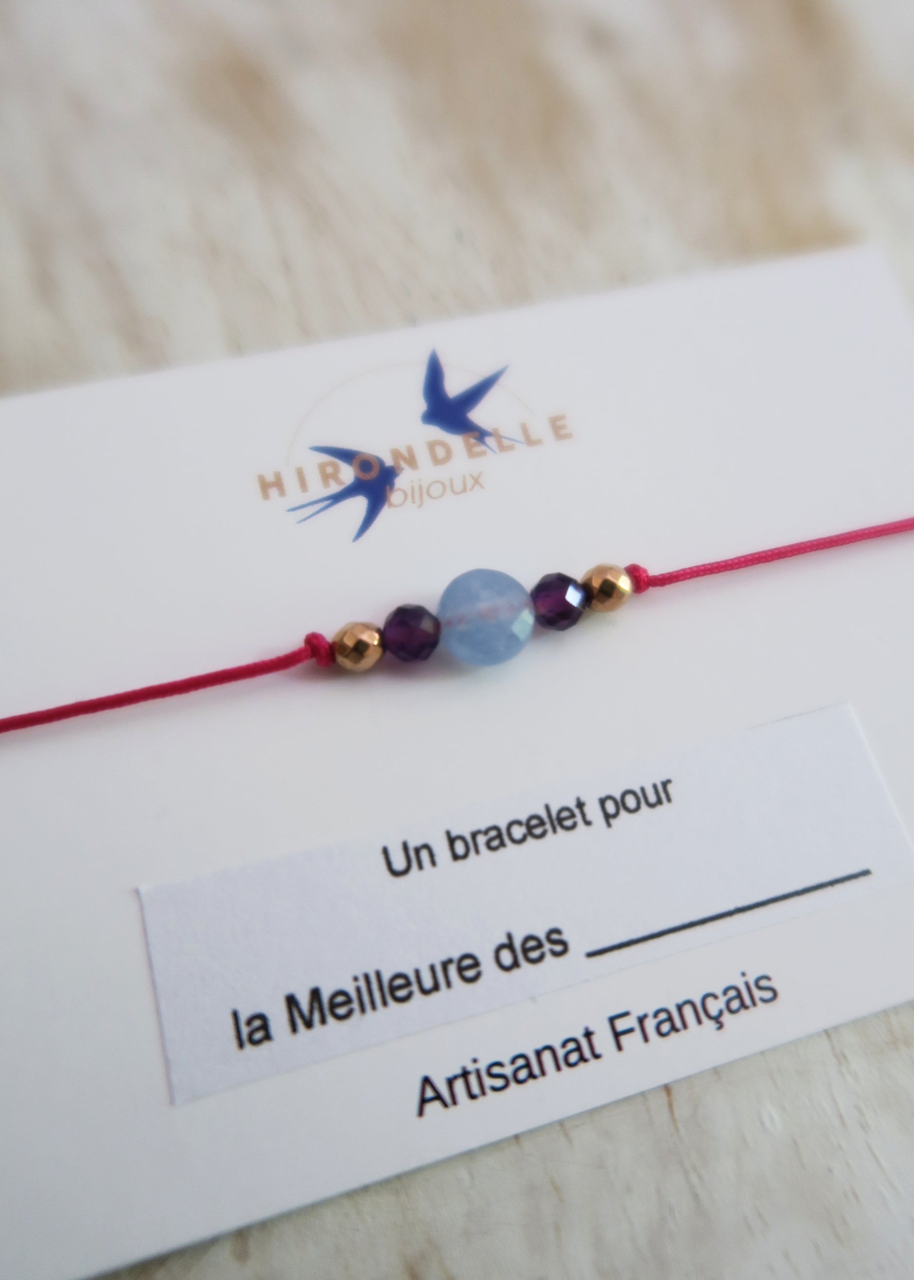 bracelet ajustable en pierres porte-bonheur, petit prix fabrication artisanale. cadeau parfait pour sa meilleure amie