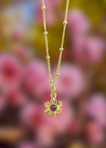 Collier fleur en laiton doré à l'or fin et grenat bouton d'or