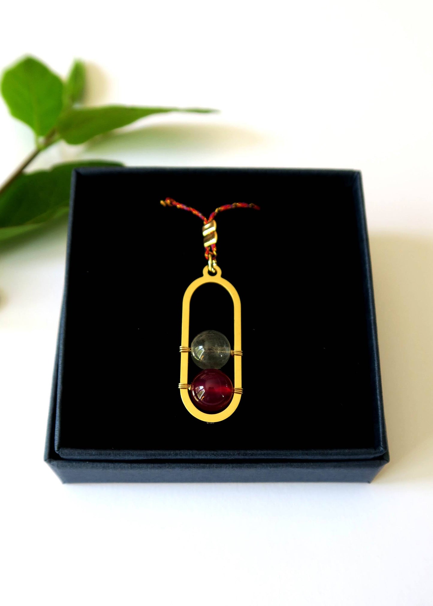 Collier réglable Isis doré agate rouge et labradorite - Hirondelle Bijoux