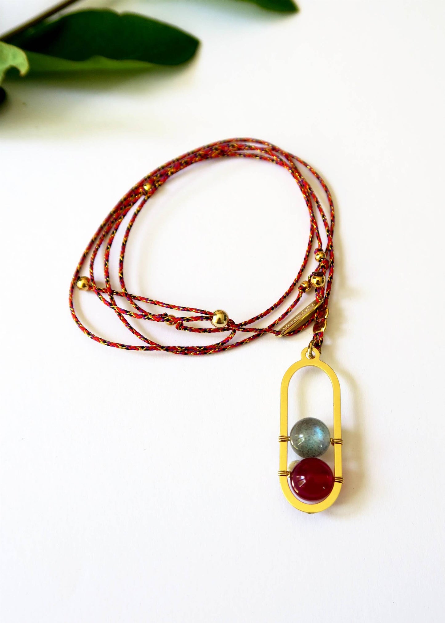 Collier réglable Isis doré agate rouge et labradorite - Hirondelle Bijoux