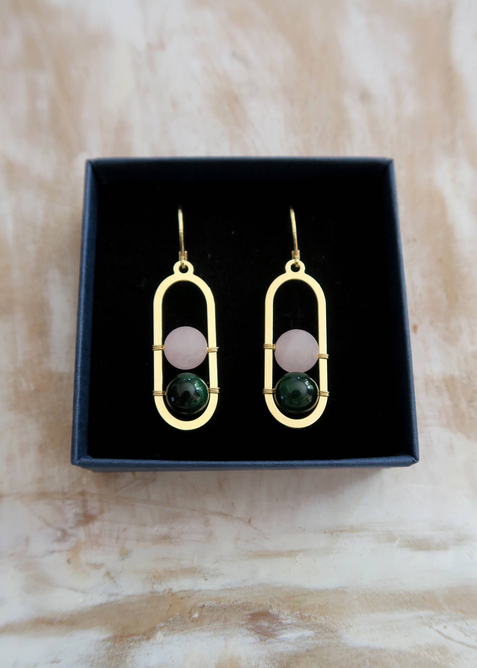 Boucles d'oreilles quartz rose et oeil de tigre teintée vert - Hirondelle Bijoux