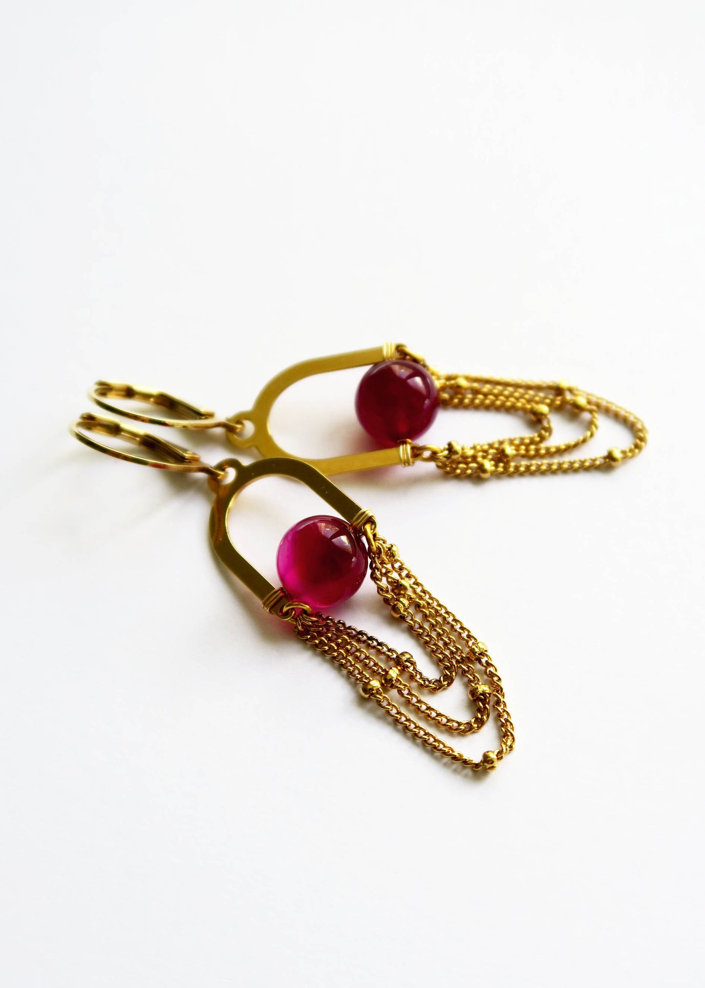 Boucles d'oreilles dorées agate rouge Toutatis - Hirondelle Bijoux