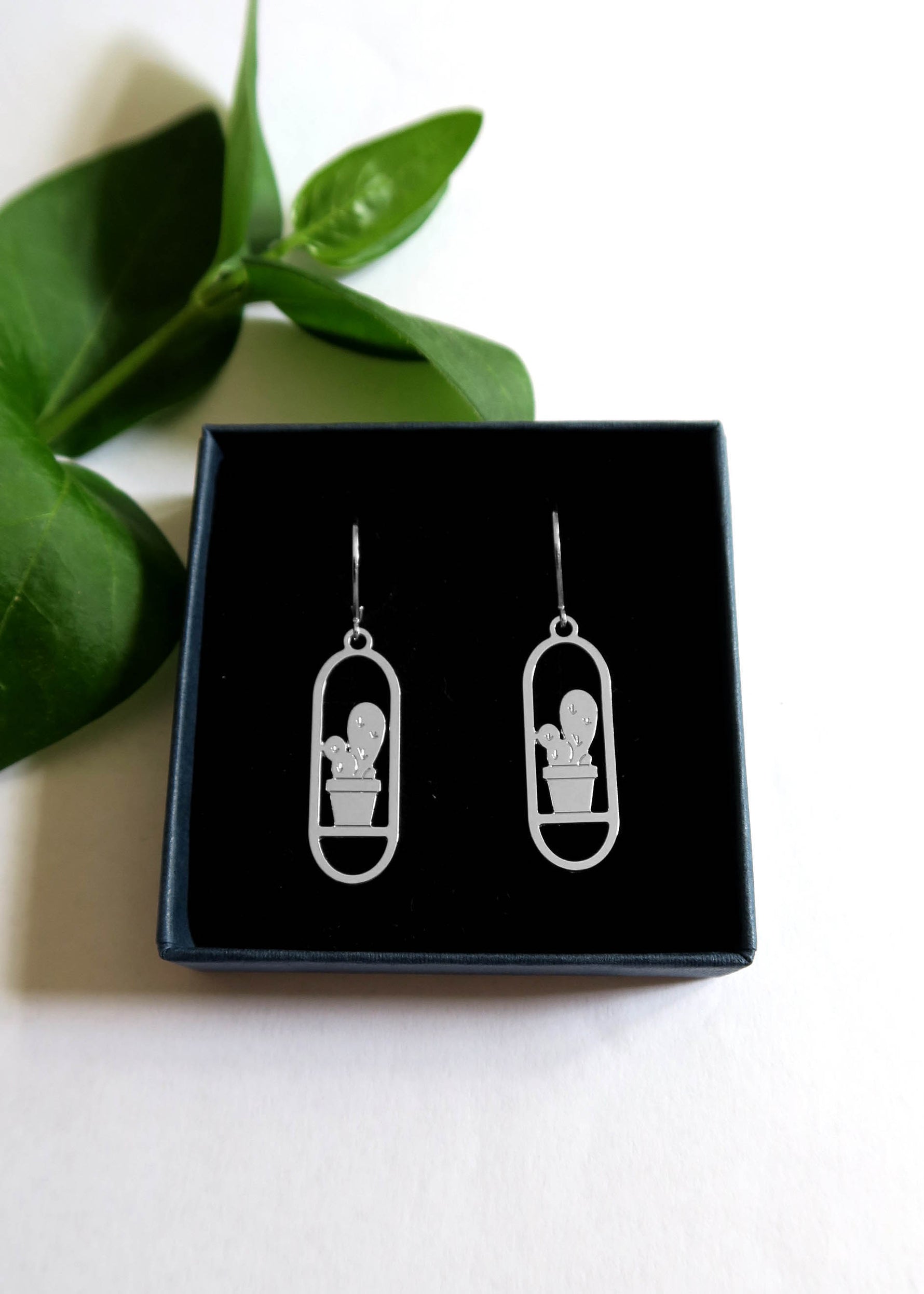 Boucles d'oreilles cactus - laiton argenté, fabrication artisanale Hirondelle Bijoux