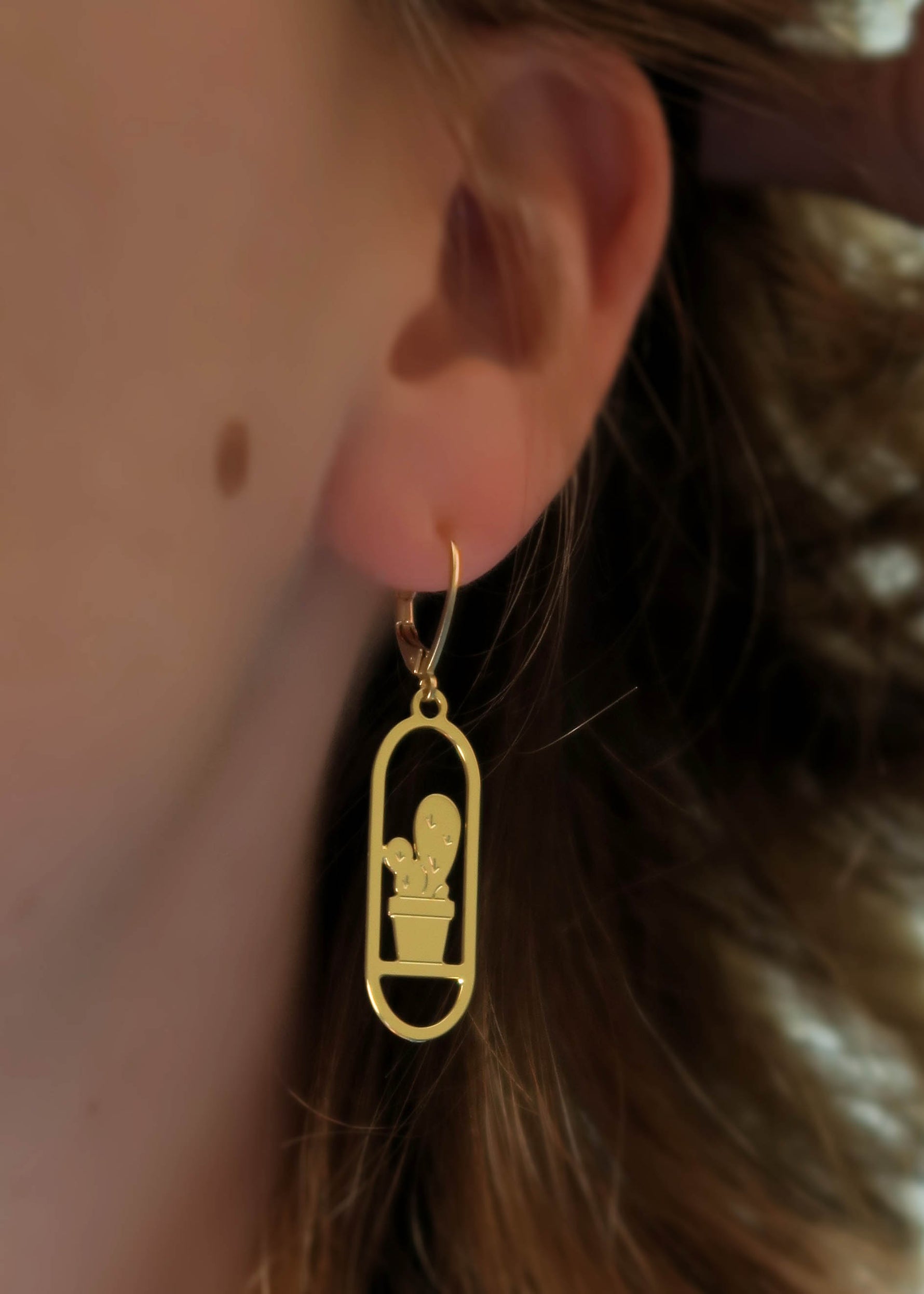 Boucles d'oreilles cactus dorées - fabrication artisanales bijoux de créateurs  Hirondelle Bijoux
