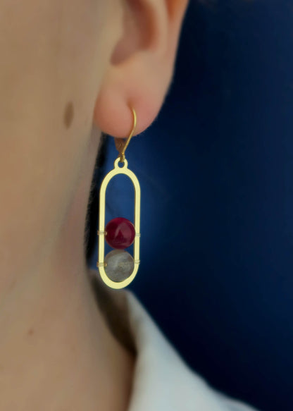 Boucles d'oreilles pendantes dorées en pierres de gemmes Isis - Hirondelle Bijoux