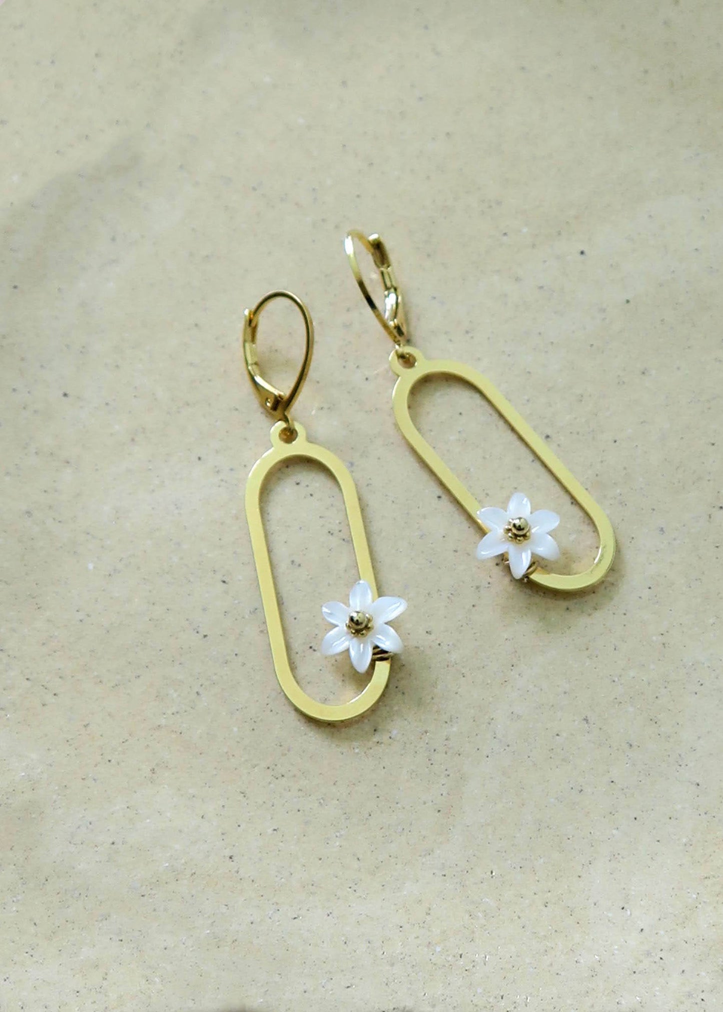 Boucles d'oreilles fleurs blanches Francesca