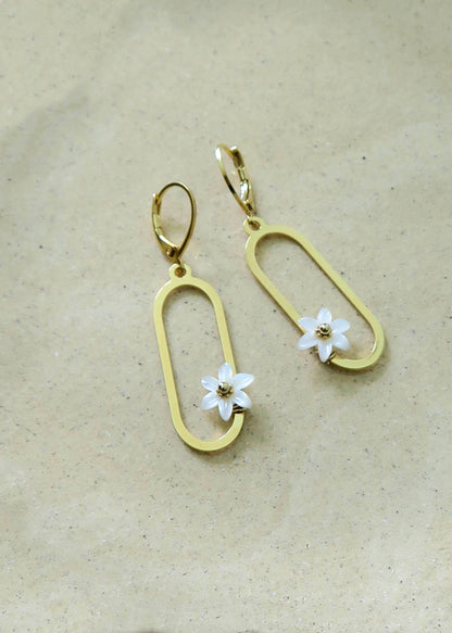 Boucles d'oreilles fleurs blanches Francesca