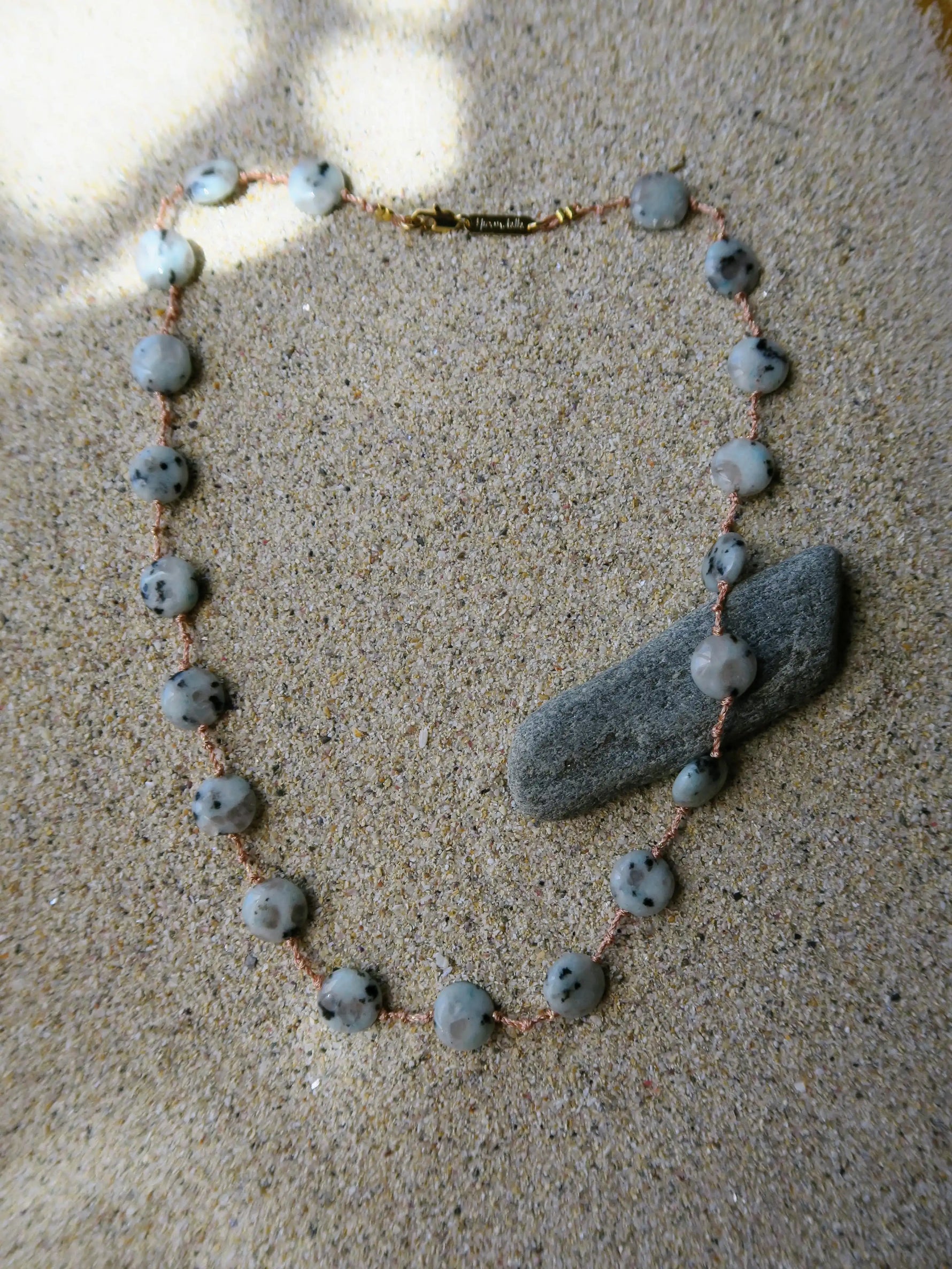 Collier Lisbonne en Jaspes mouchetté monté sur cordon