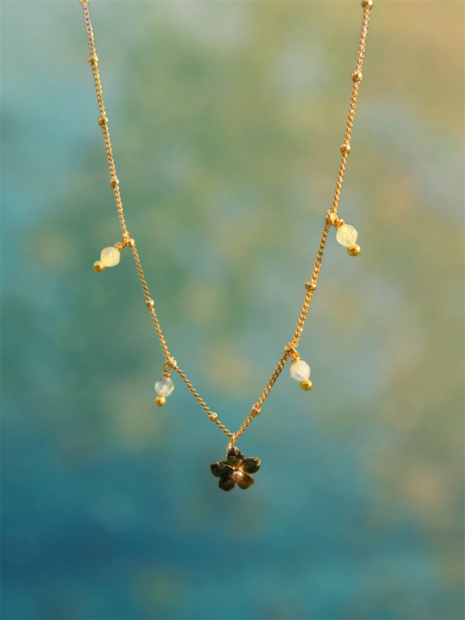 Collier fleur Pâquerette en nacre grise - Hirondelle Bijoux