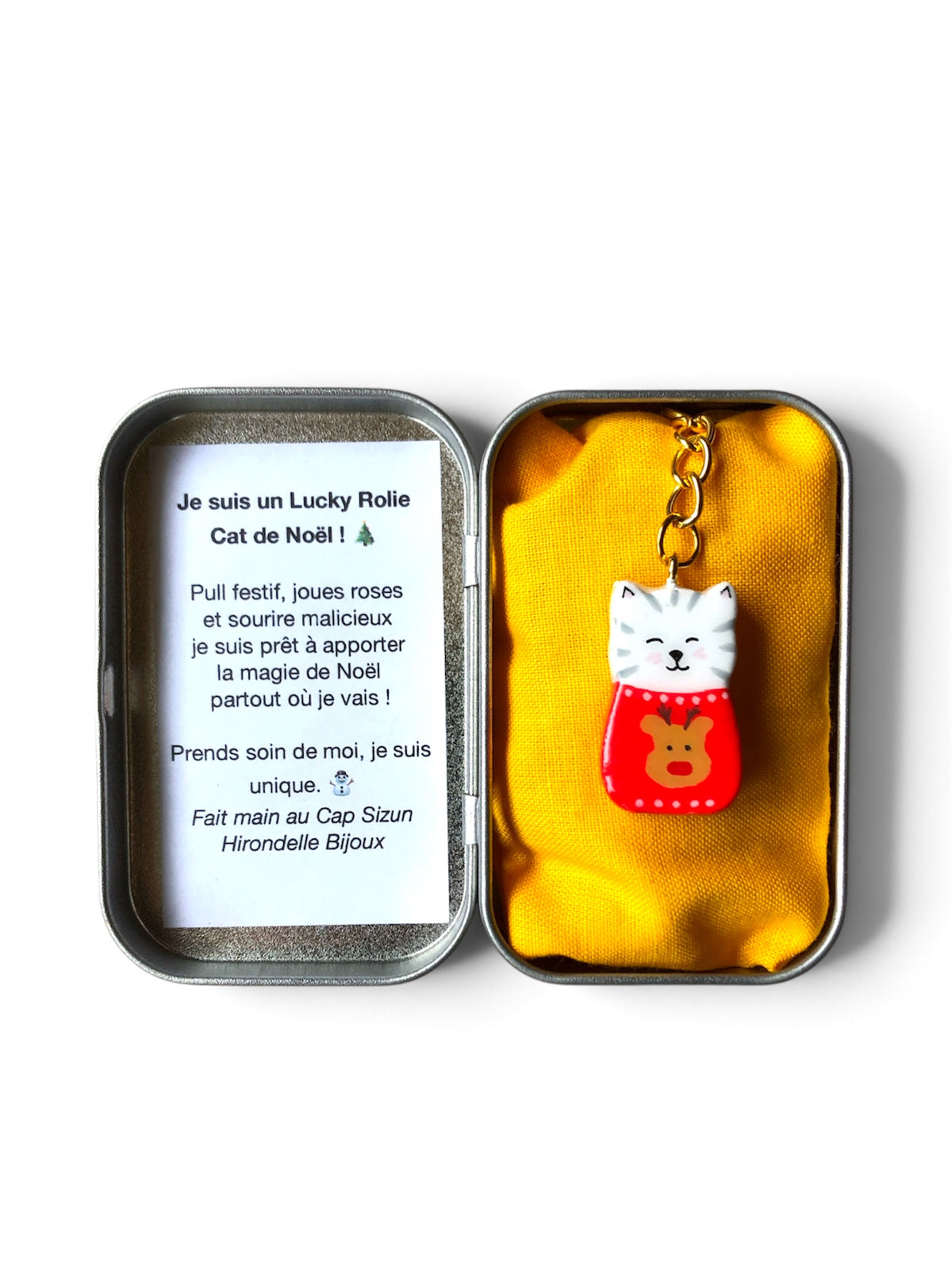 Porte-clés chat en pull de noël, rouge avec tête de rennes. Fabrication artisanale, en édition limitée pour Noël. Vendu dans sa boite cadeau.