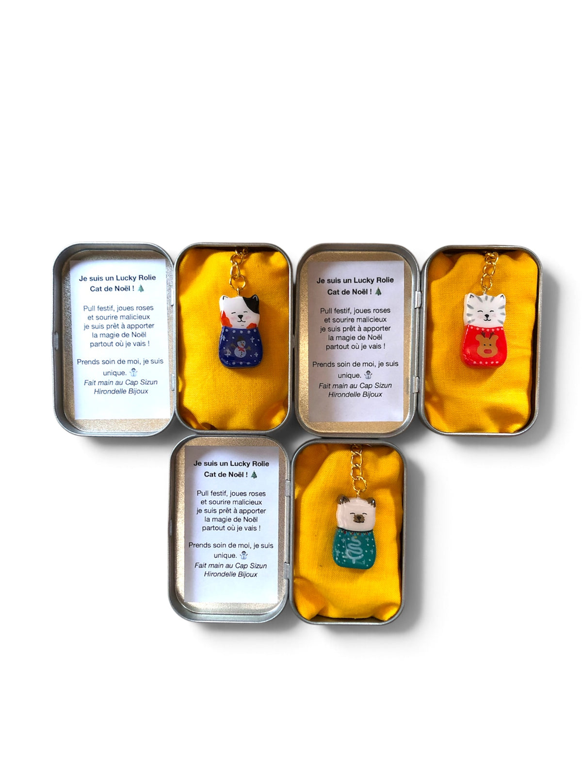 Porte-clés chat en pull de noël, vert, rouge ou bleu. Fabrication artisanale, en édition limitée pour Noël. Vendu dans sa boite cadeau.