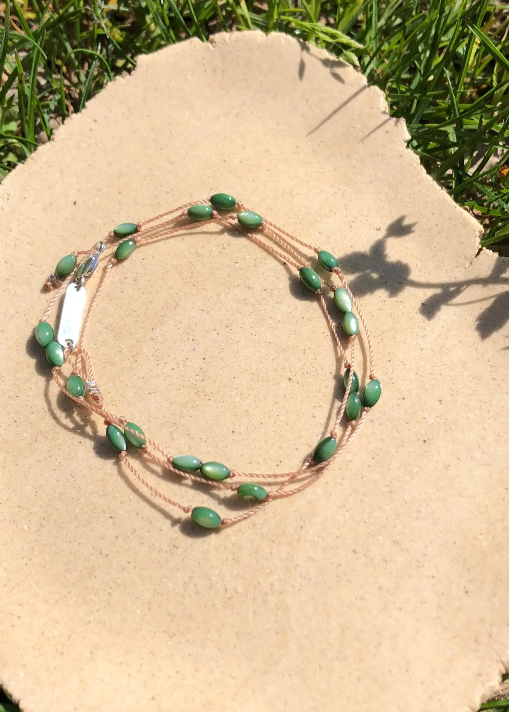 Bracelet lien nacre transformable en collier - Hirondelle Bijoux