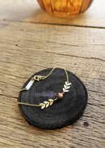 bracelet doré laurier en oeil de tigre naturelles chaine lauriers - fabrication française bijoux fins et légers - Hirondelle Bijoux
