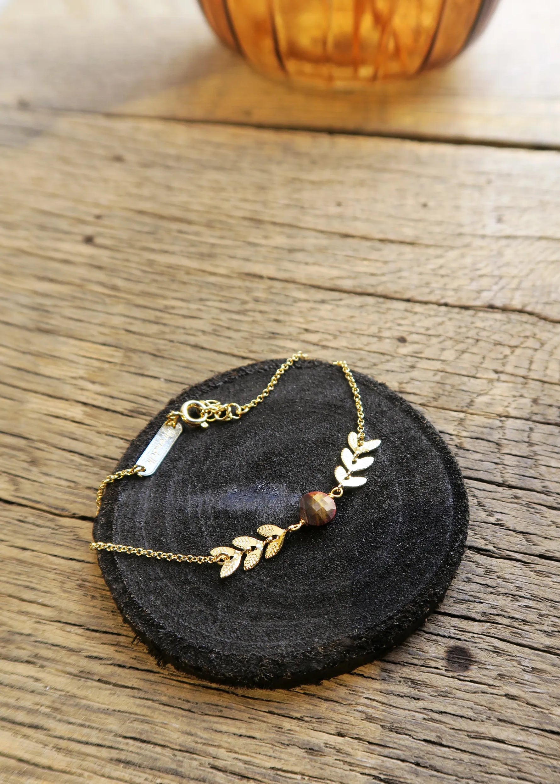 bracelet doré laurier en oeil de tigre naturelles chaine lauriers - fabrication française bijoux fins et légers - Hirondelle Bijoux