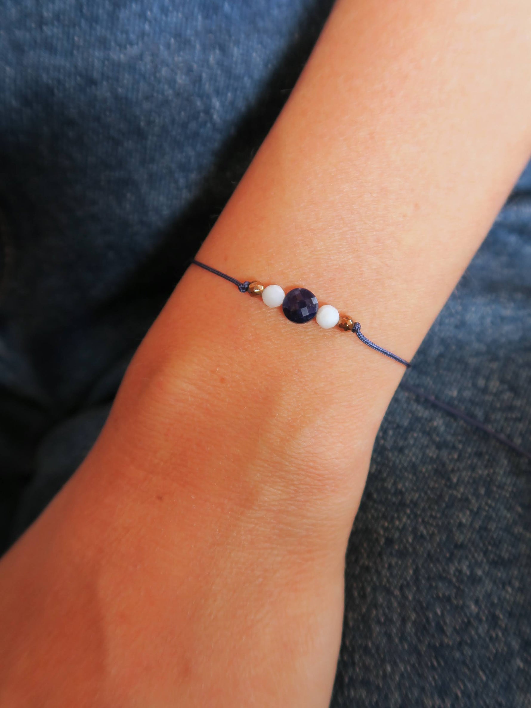 bracelet ajustable en pierre de gemmes porte bonheur à offrir aux mamans
