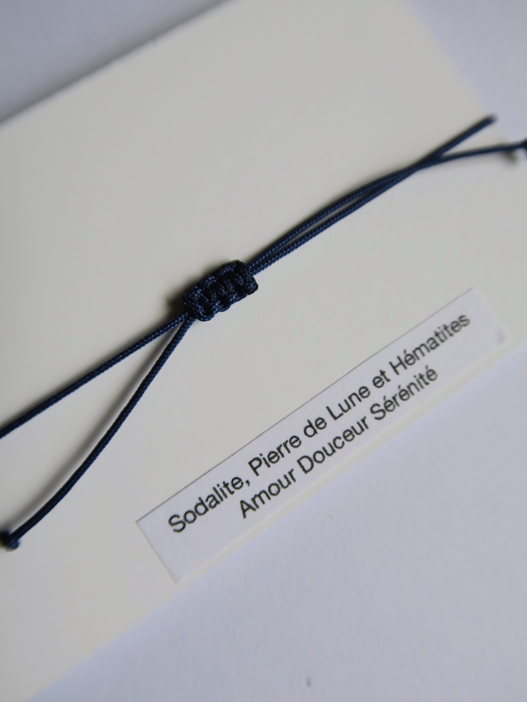 bracelet ajustable, fermoir coulissant, en pierre de gemmes porte bonheur à offrir aux mamans