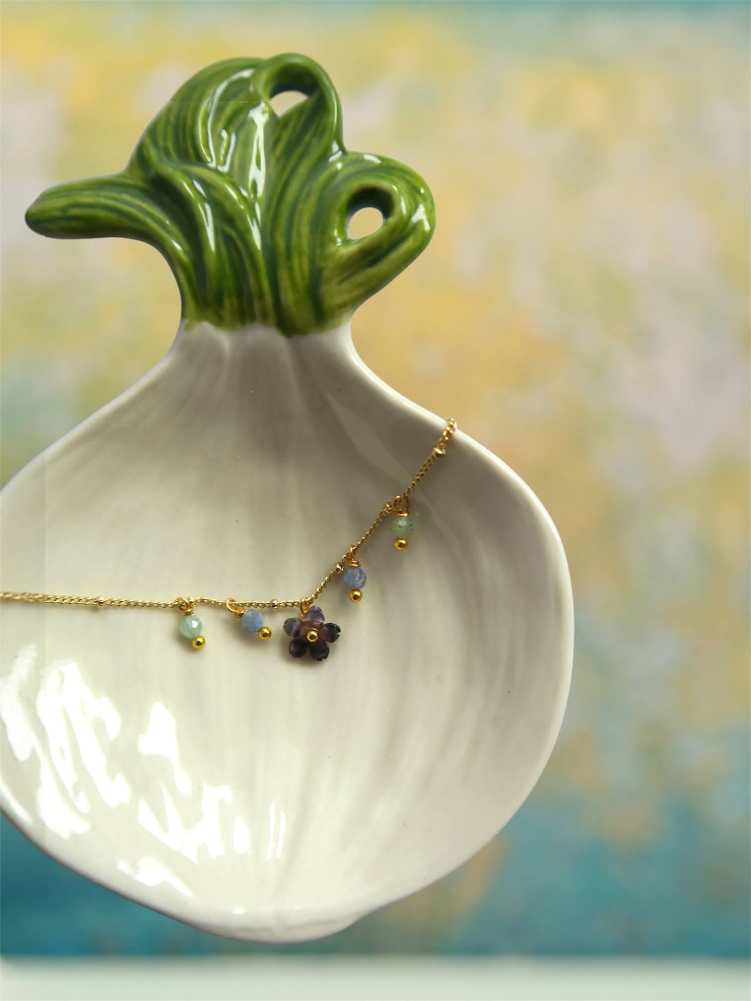 Bracelet  fleur Pâquerette en nacre grise - Hirondelle Bijoux