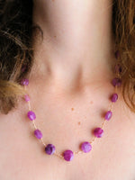 collier santorin en aragonite violettes sur cordon rosé