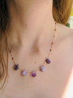 collier ibiza en fluorite violettes et hématites sur cordon