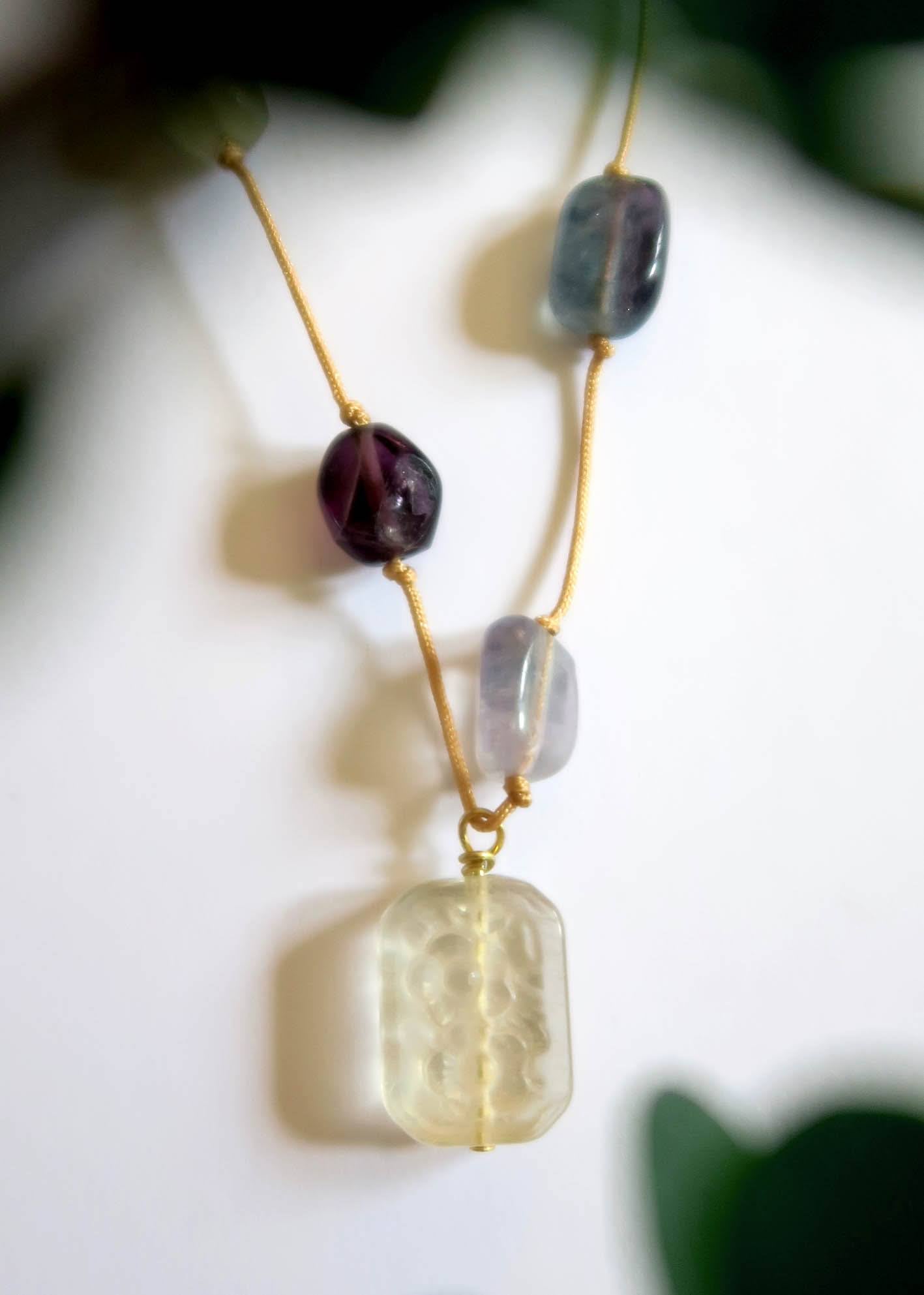 collier ajustable sur cordon en fluorite