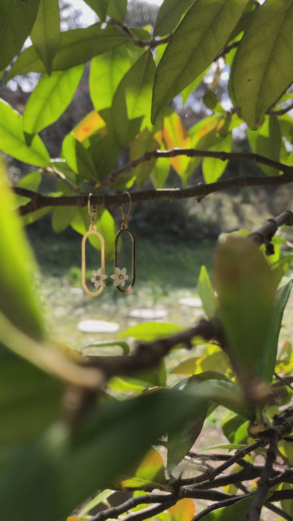 Boucles d'oreilles fleurs blanches Francesca